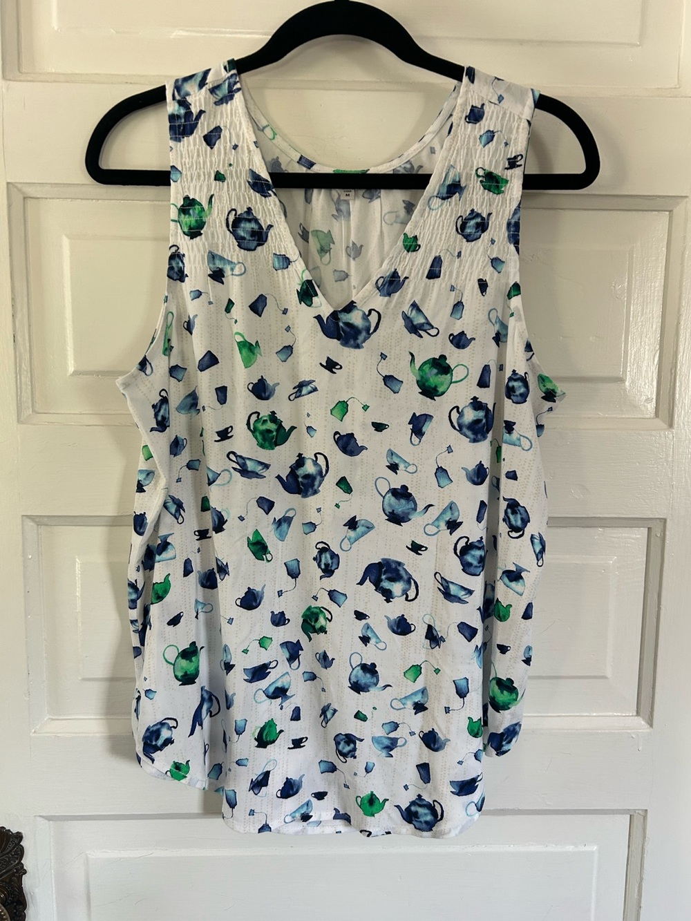 NIC+ZOE White V-Neck Sleeveless Tank with Blue & Green Teapot Print. Medium
